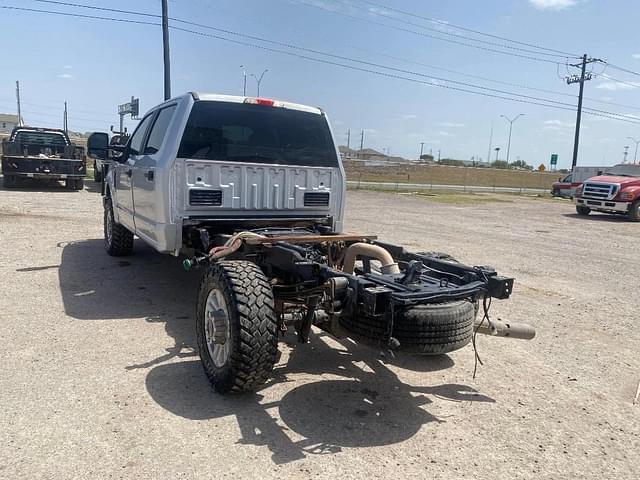 Image of Ford F-350 equipment image 3