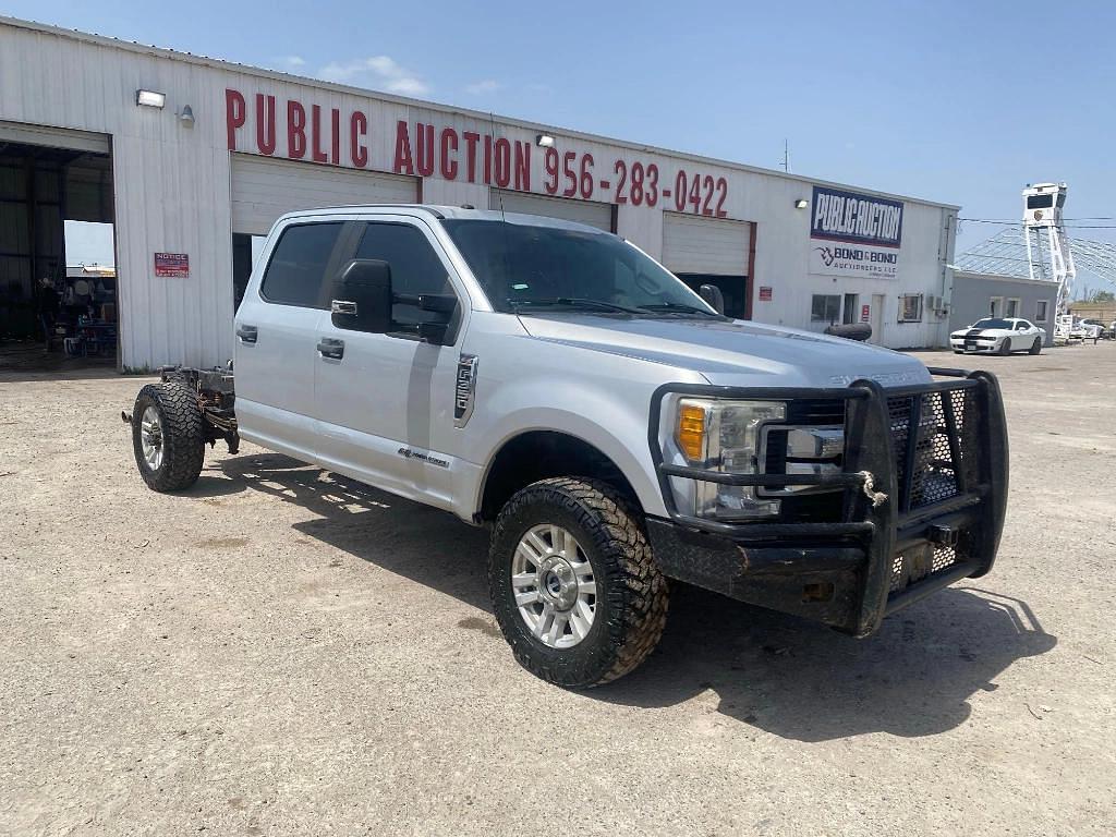 Image of Ford F-350 Primary image