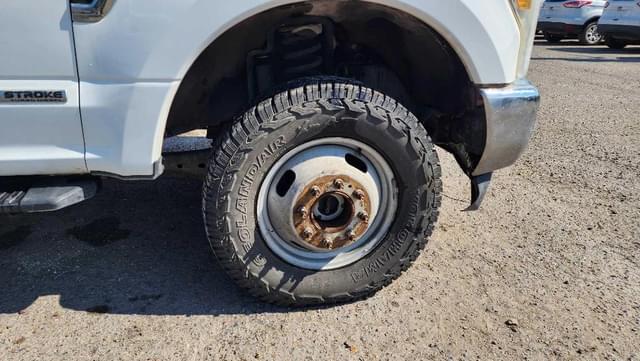 Image of Ford F-350 equipment image 4