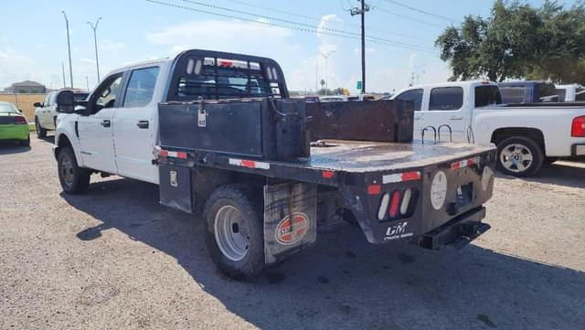 Image of Ford F-350 equipment image 2