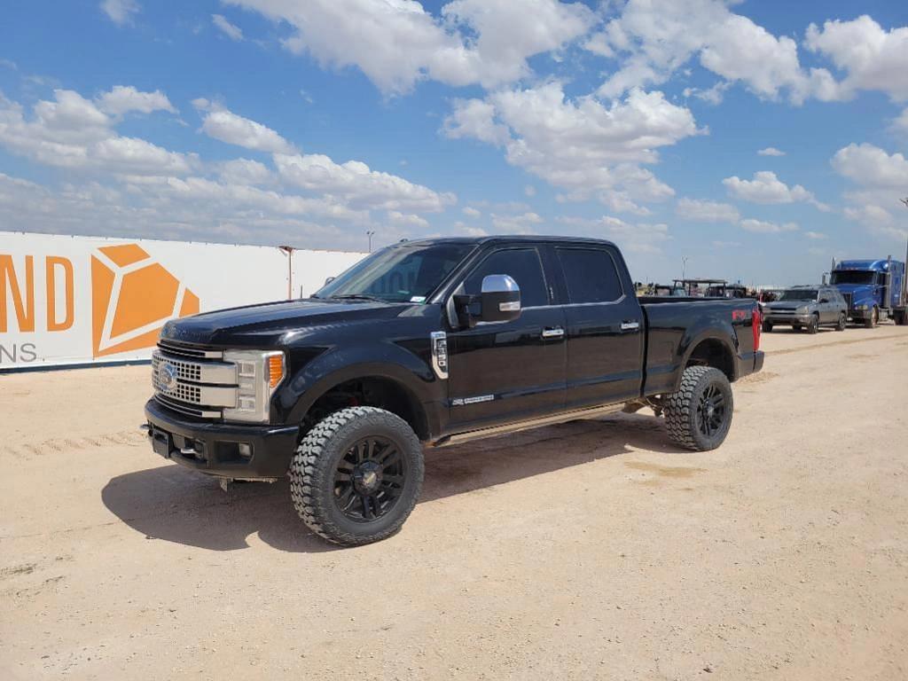 Image of Ford F-350 Primary image