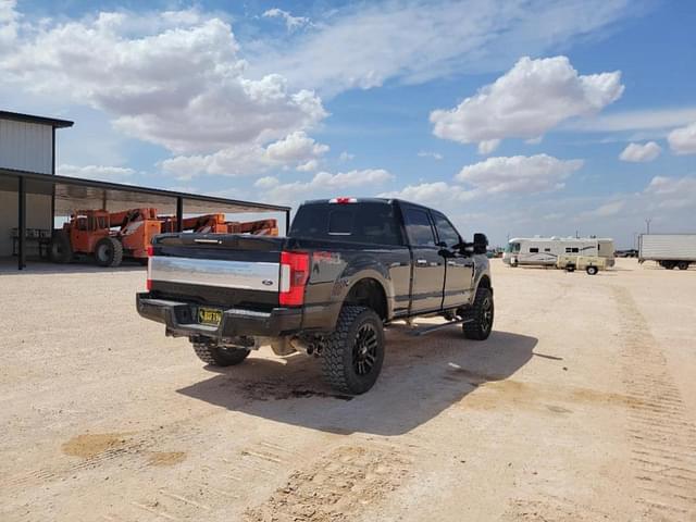 Image of Ford F-350 equipment image 4