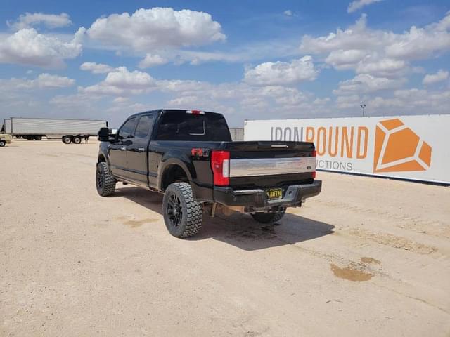 Image of Ford F-350 equipment image 2