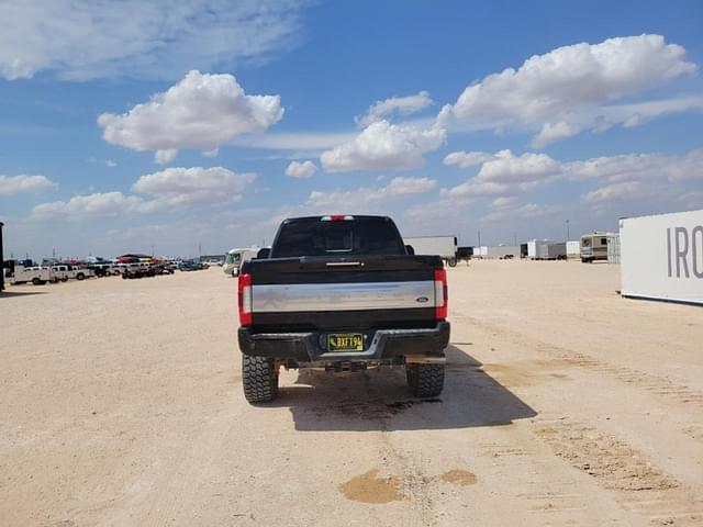 Image of Ford F-350 equipment image 3