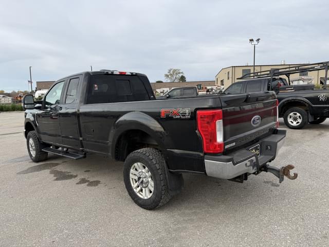 Image of Ford F-350 equipment image 4