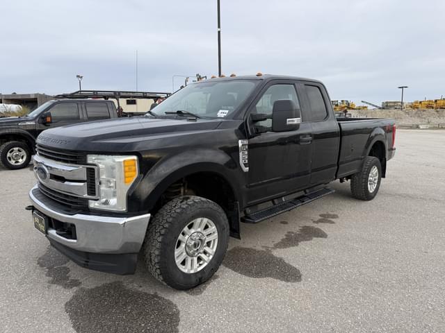 Image of Ford F-350 equipment image 2