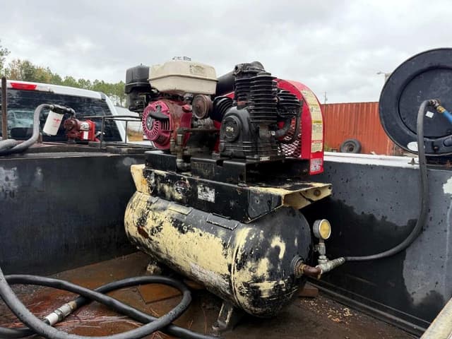 Image of Ford F-350 equipment image 4