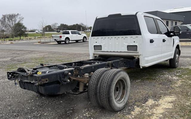 Image of Ford F-350 equipment image 2