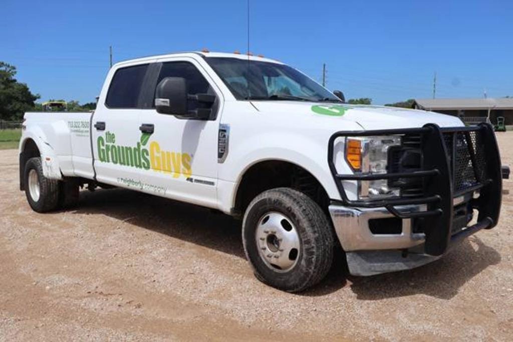 2017 Ford F-350 Equipment Image0