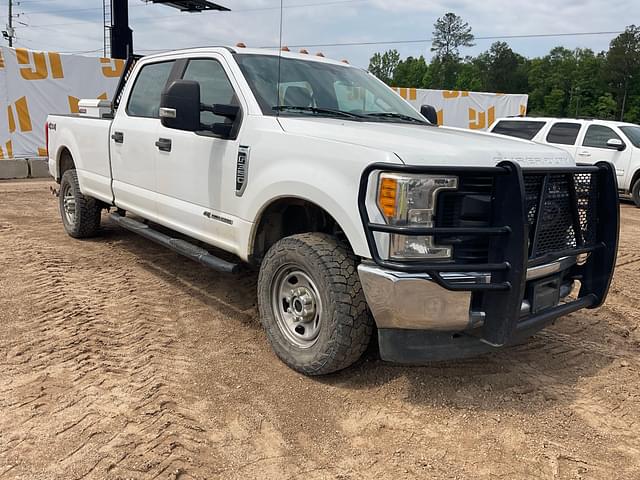 Image of Ford F-350 equipment image 2