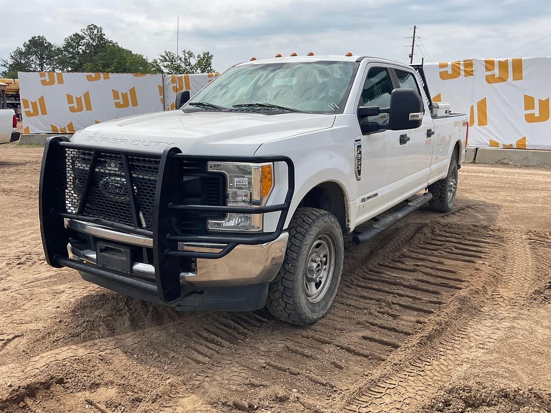Image of Ford F-350 Primary image