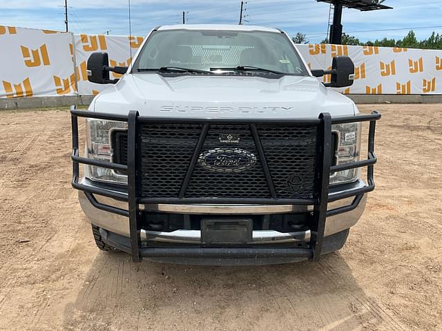 Image of Ford F-350 equipment image 1