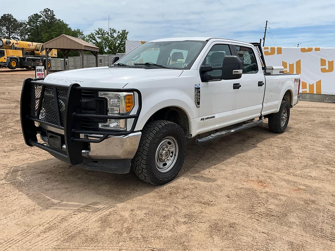 Image of Ford F-350 Primary image