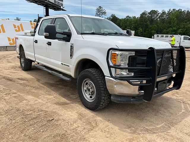 Image of Ford F-350 equipment image 2