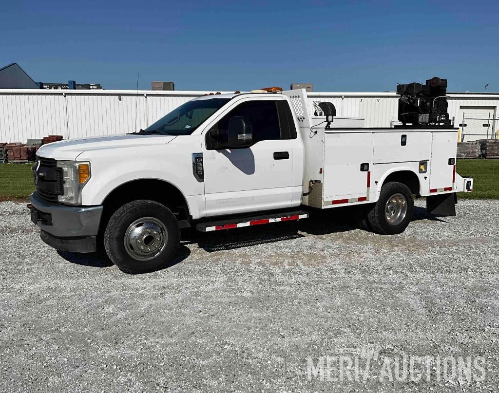 Image of Ford F-350 Primary image