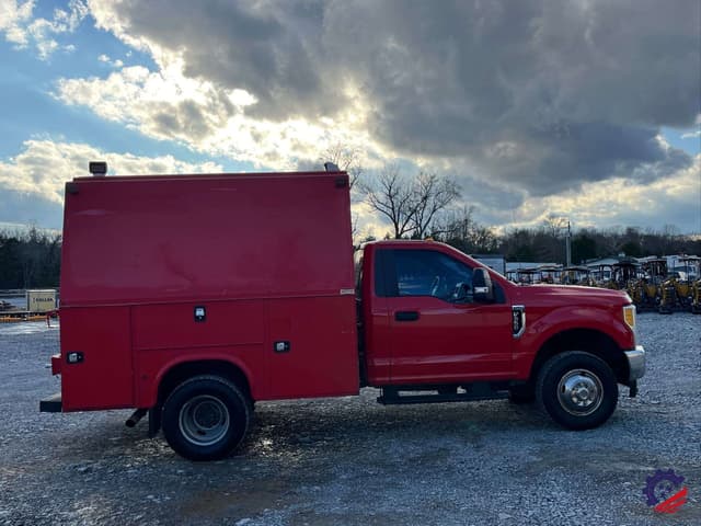 Image of Ford F-350 equipment image 4