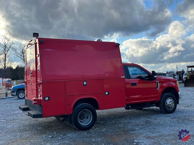Image of Ford F-350 equipment image 3