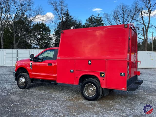 Image of Ford F-350 equipment image 2