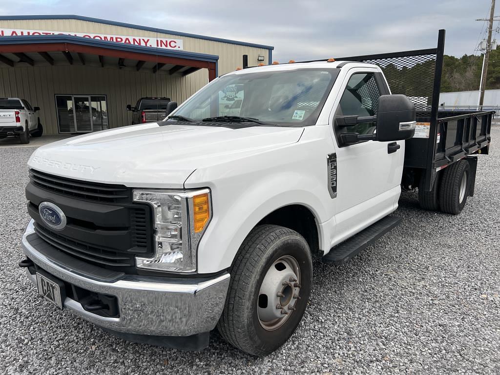 Image of Ford F-350 Primary image