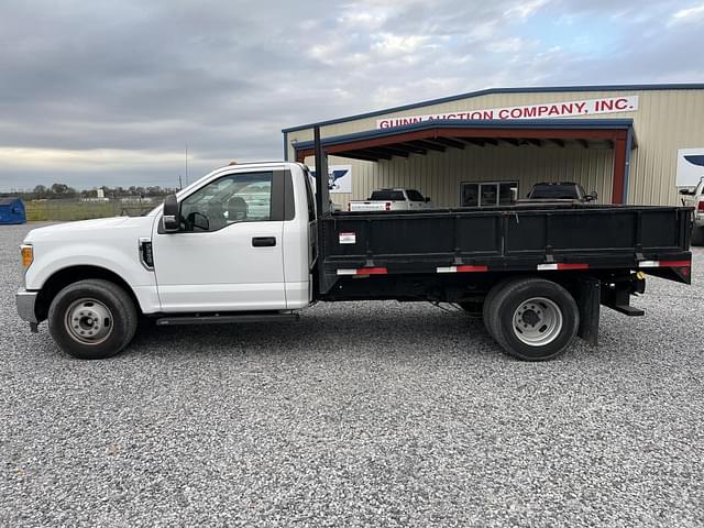 Image of Ford F-350 equipment image 1