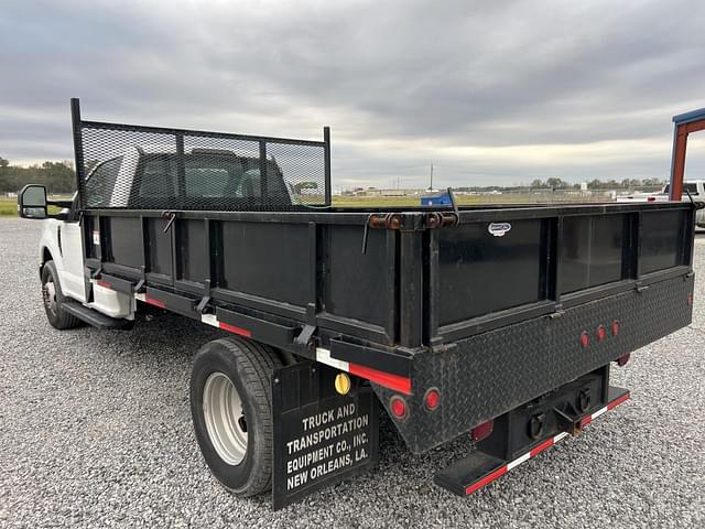 Image of Ford F-350 equipment image 2