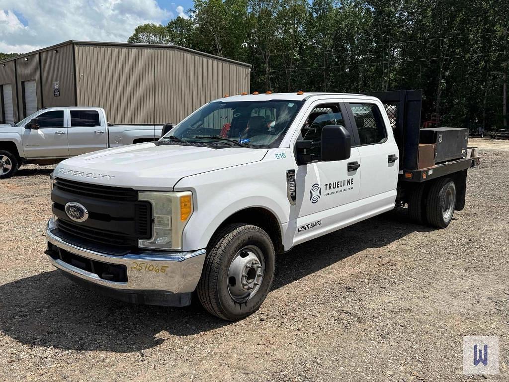 Image of Ford F-350 Primary image