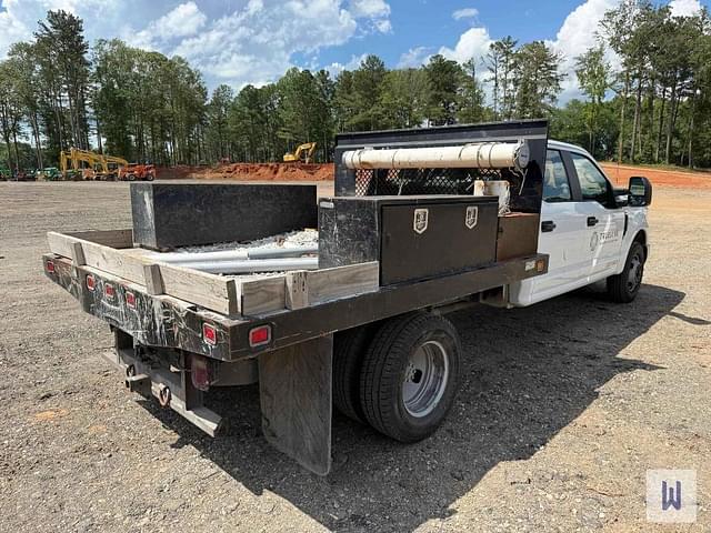 Image of Ford F-350 equipment image 3