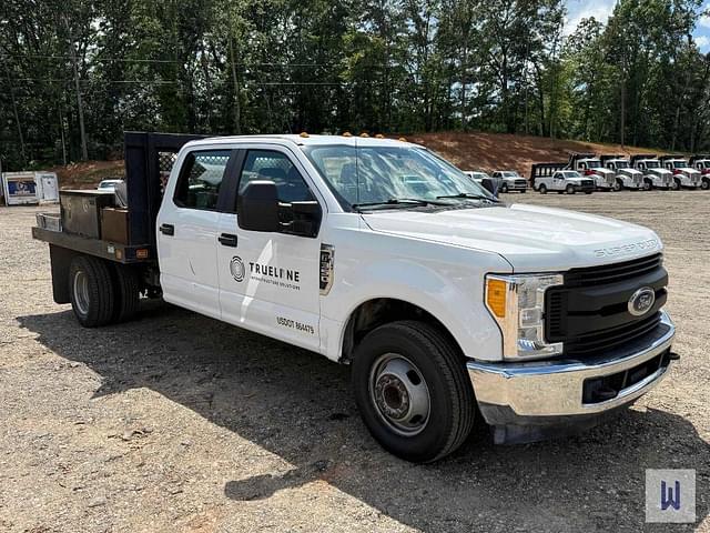 Image of Ford F-350 equipment image 2