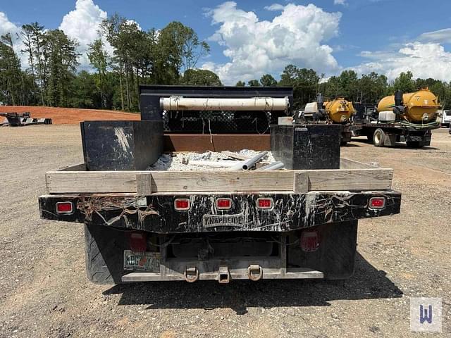 Image of Ford F-350 equipment image 4