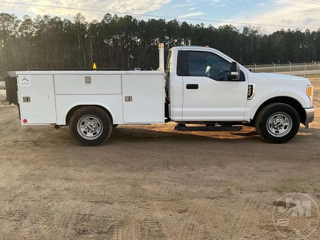 Image of Ford F-350 equipment image 3