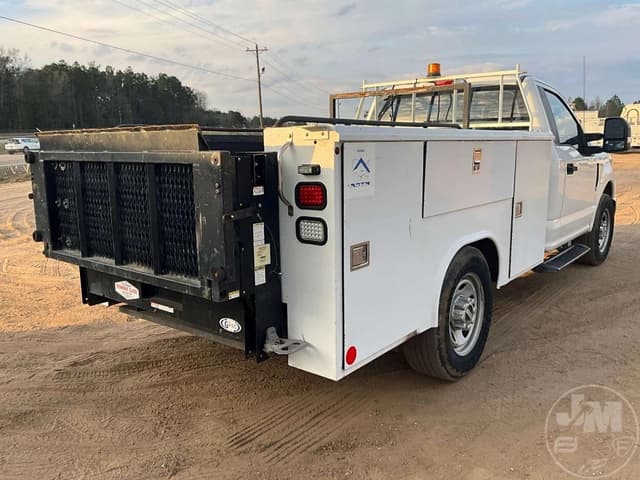 Image of Ford F-350 equipment image 4