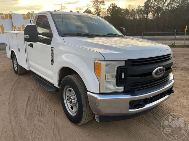 Image of Ford F-350 equipment image 2