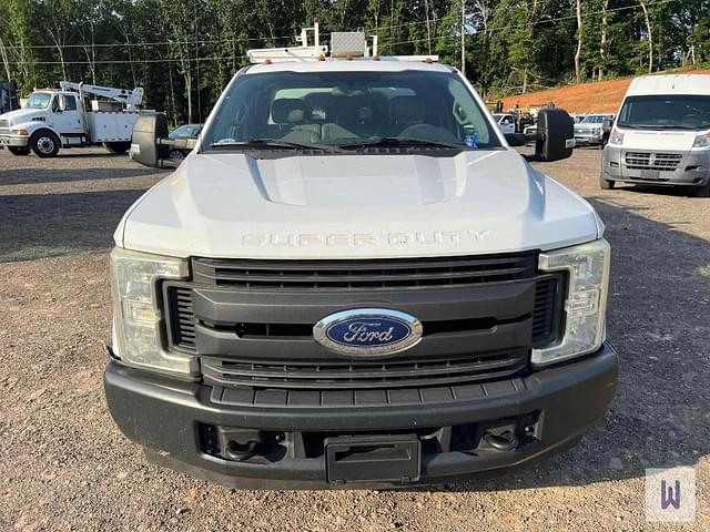 Image of Ford F-350 equipment image 1