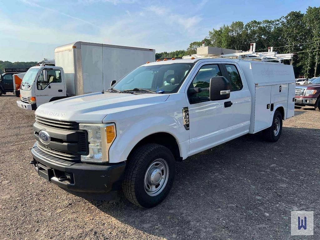 Image of Ford F-350 Primary image