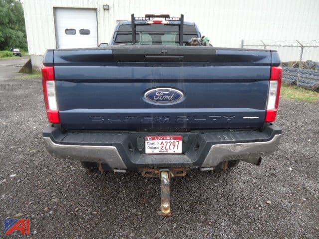 Image of Ford F-350 equipment image 3