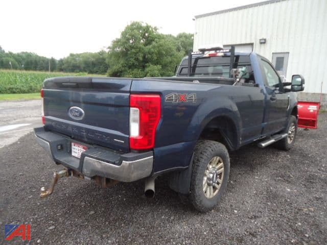 Image of Ford F-350 equipment image 4