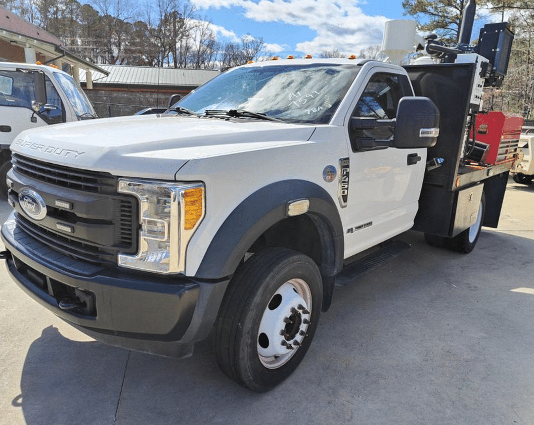 Image of Ford F-450 Primary image