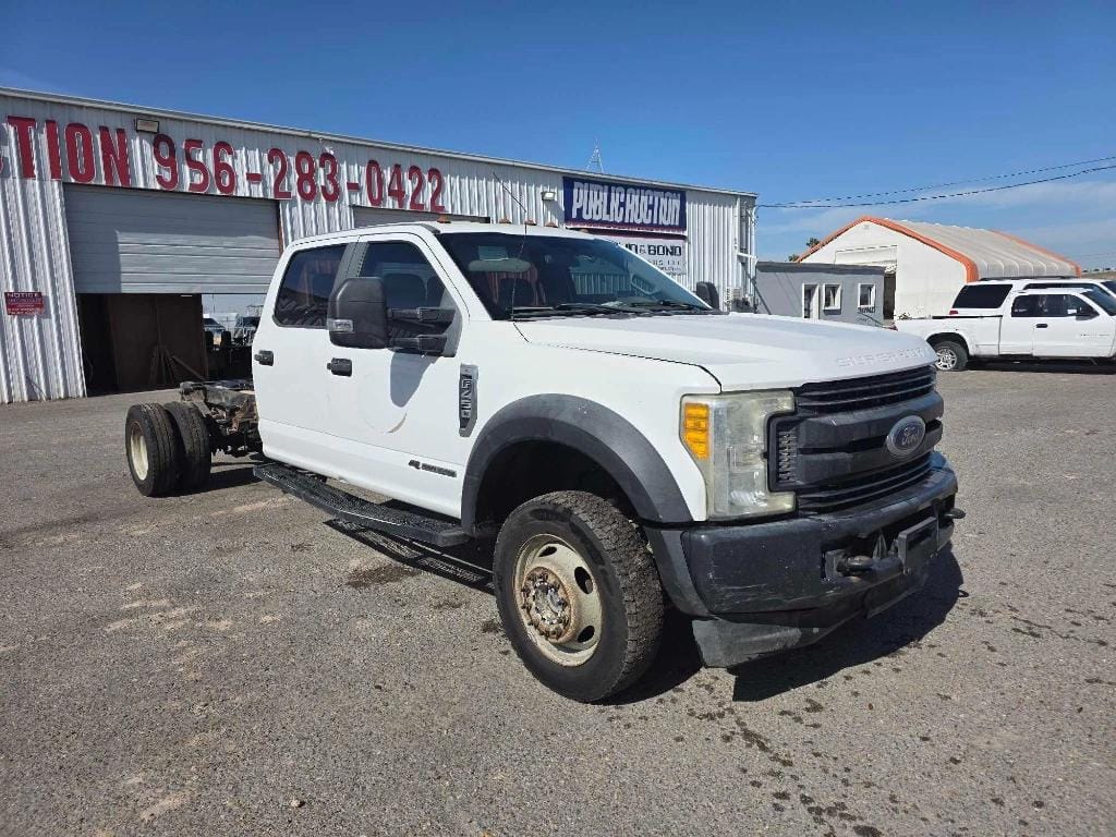 2017 Ford F-450 Equipment Image0