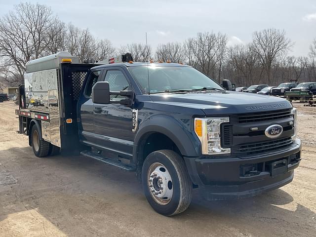 Image of Ford F-450 equipment image 2