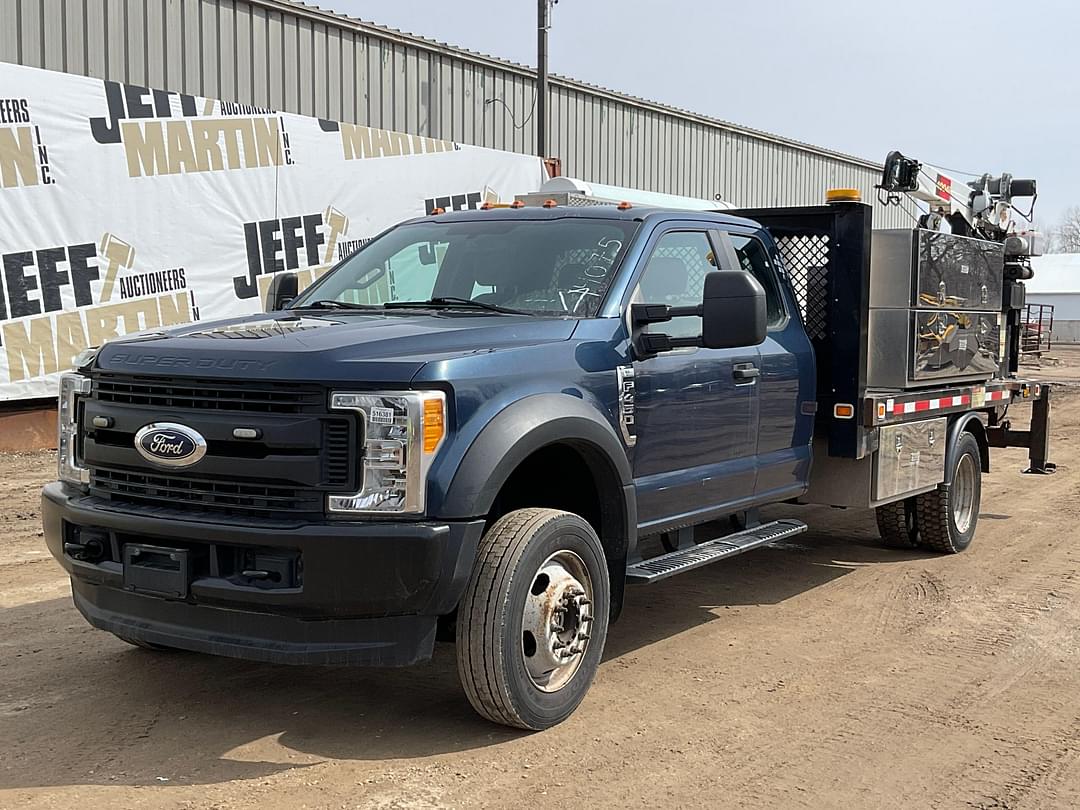 Image of Ford F-450 Primary image