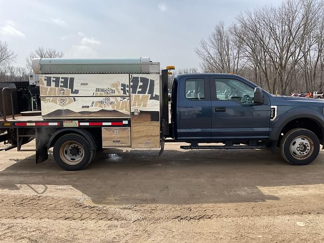 Image of Ford F-450 equipment image 3