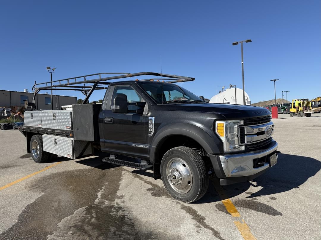 Image of Ford F-450 Primary image