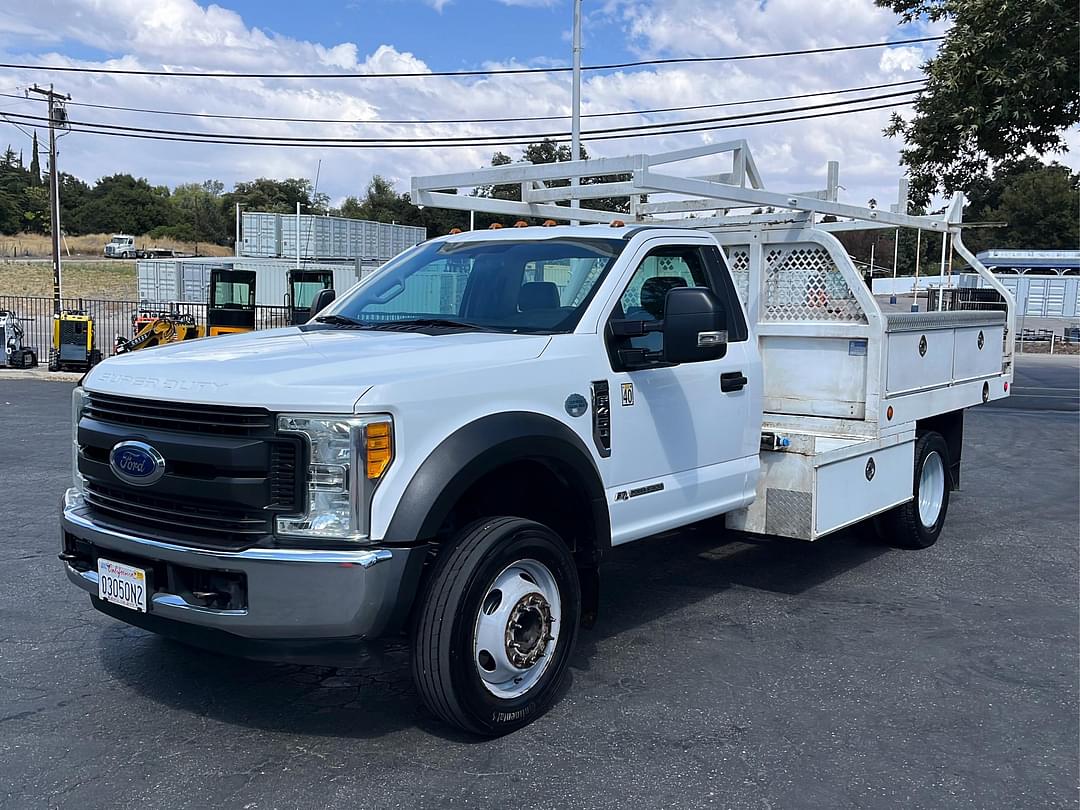 Image of Ford F-450 Primary image