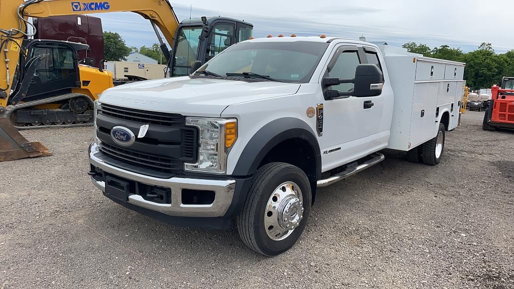 Image of Ford F-450 Primary image