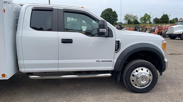 Image of Ford F-450 equipment image 3