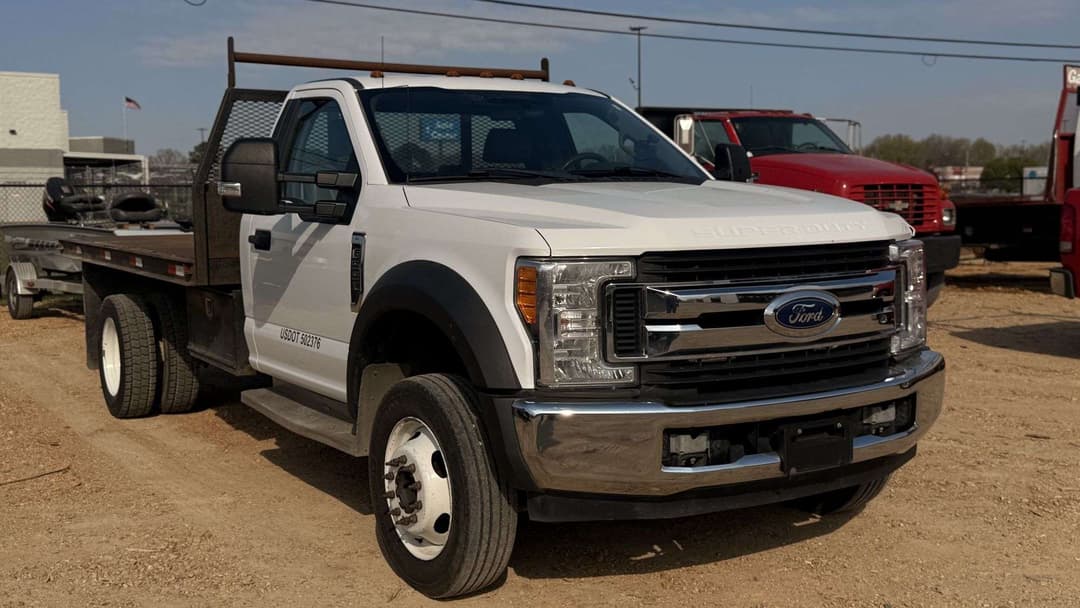Image of Ford F-550 Primary image