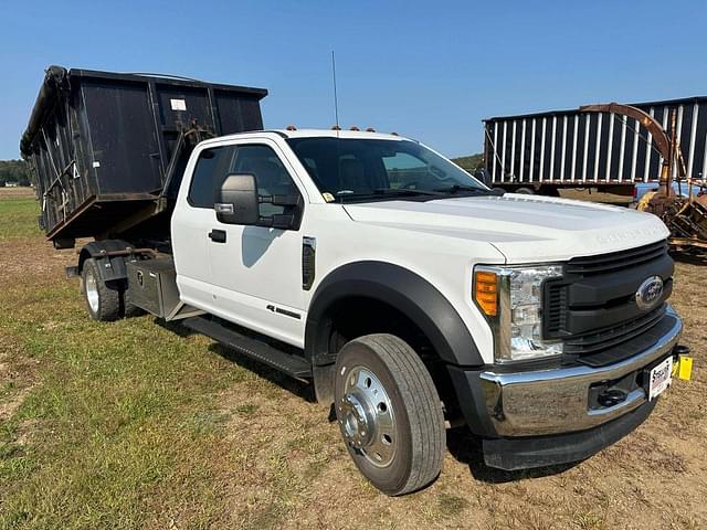 Image of Ford F-550 equipment image 1