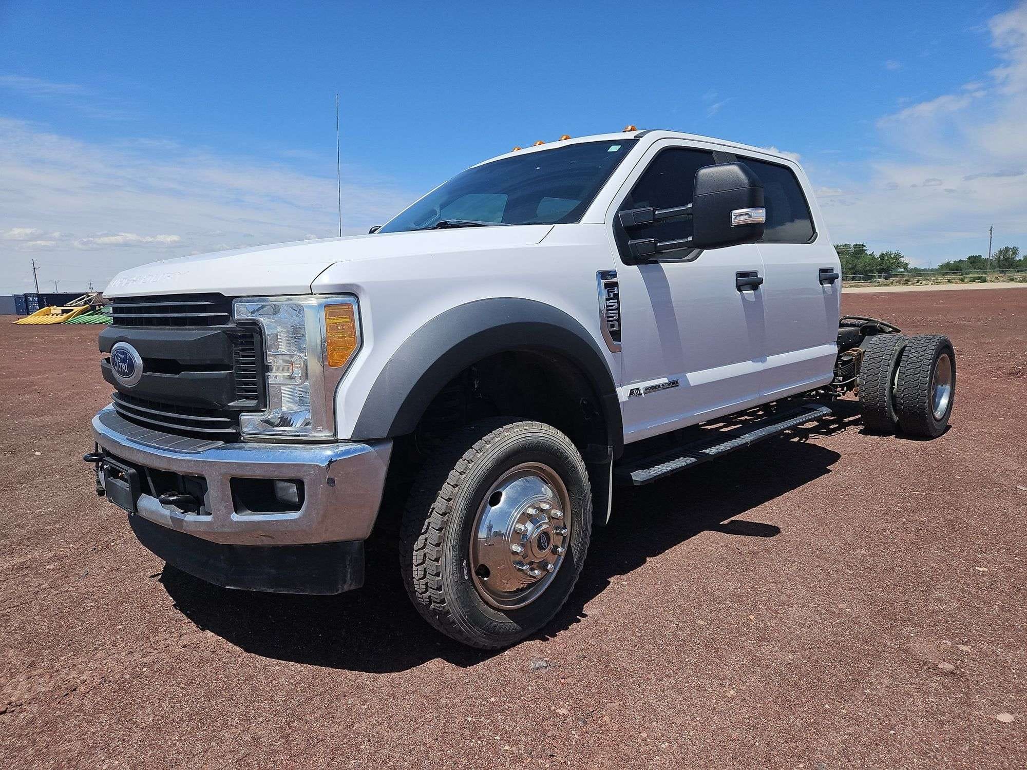 2017 Ford F-550 Equipment Image0