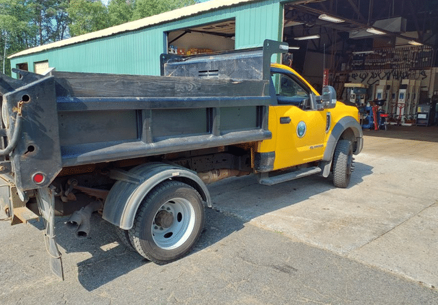 Image of Ford F-550 equipment image 2