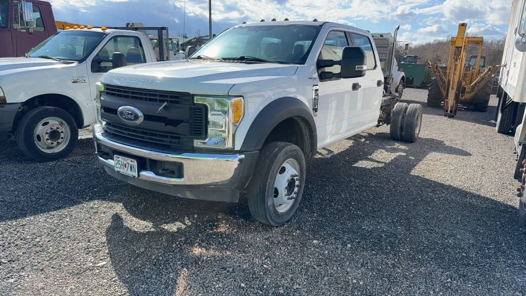 Image of Ford F-550 Primary image